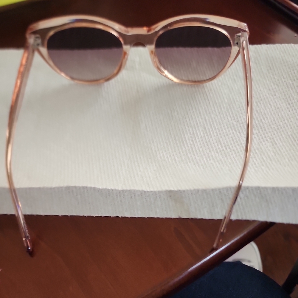 Chic Pink Sunglasses - Picture 4 of 6